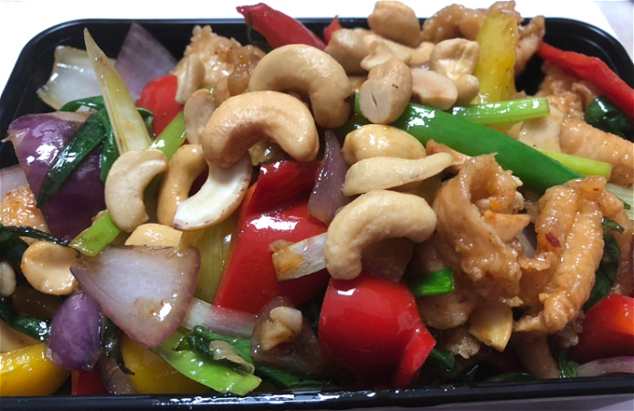 Kai Pad Medmamuang - Chicken with cashewnuts and vegetables - Kipfilet met cashewnoten en groenten