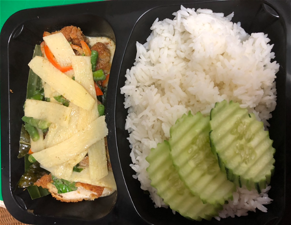 Kau Kai Thod Kieuwwan - Chicken in (spicy) green curry - Kip in (pittige) groene kerrie