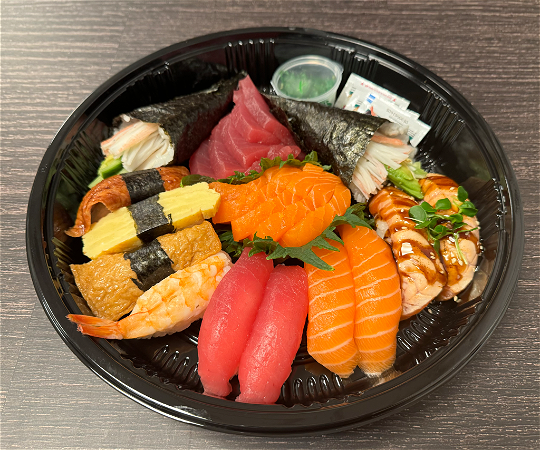 8004. Sushi & Sashimi Box - 20+2 stuks