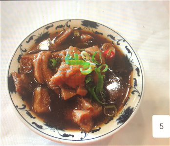 Runderlever en maag met kruiden 五香牛杂盅