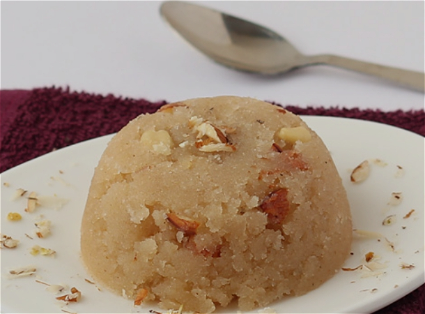 Kesari Halwa (griesmeelpudding)