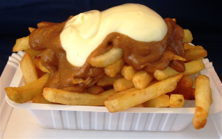 Frites saté en mayo
