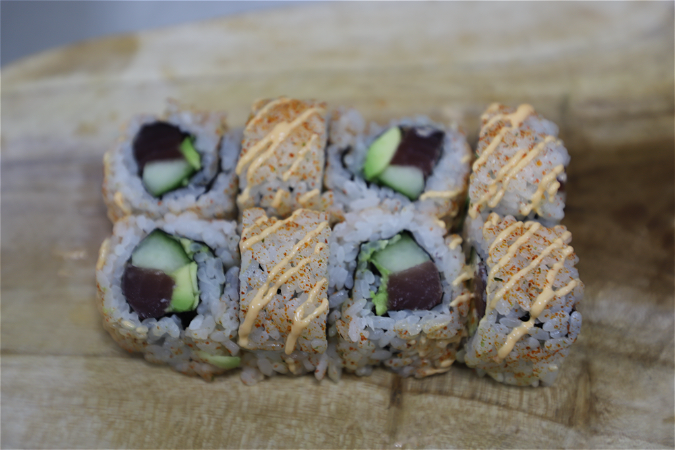 Spicy Maguro Roll (8pc)