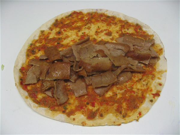 Turkse pizza met lamsdöner