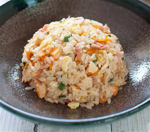 Witte rijst in  het hoofdgerecht vervangen naar gebakken rijst