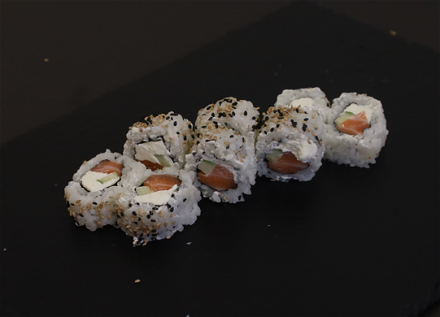 Salmon Cheese Roll (8 pcs)