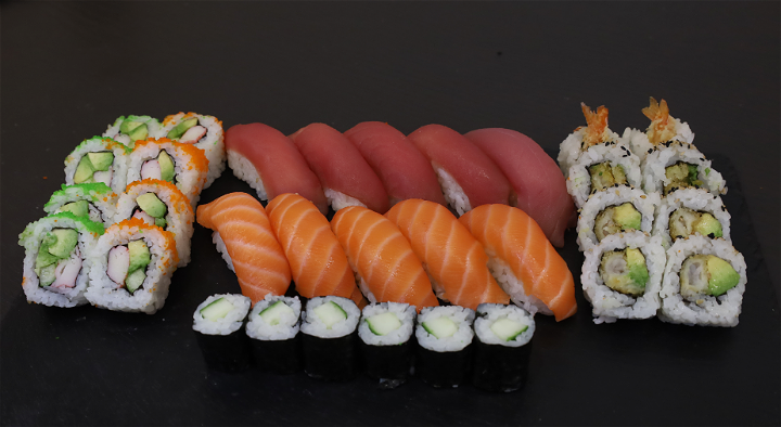 Mix Sushi Box (32 pcs)