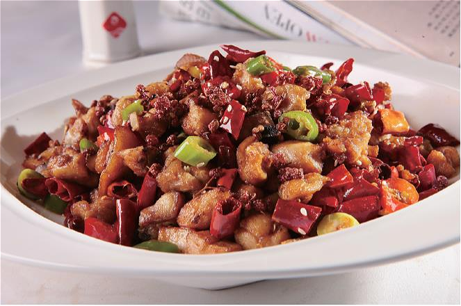 辣子鸡丁 Roergebakken pittige kip 