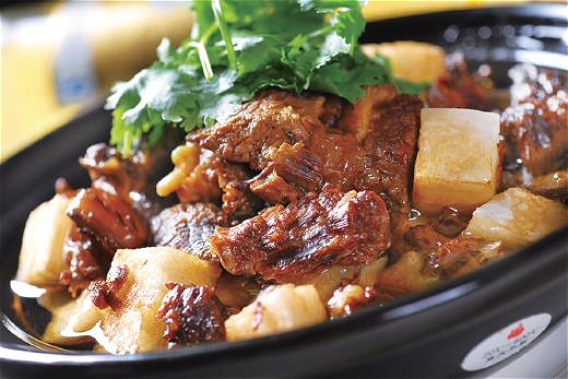 柱侯萝卜牛腩煲  Runderlappen met radij in chu-hou saus