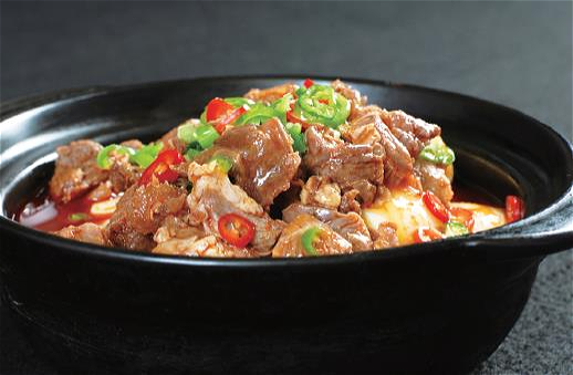 香辣牛腩煲 Pittige Runde borstlappen in claypot