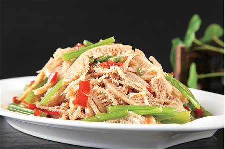 姜葱炒牛百叶 Roergebakken Runderpens met gember en bosuitjes