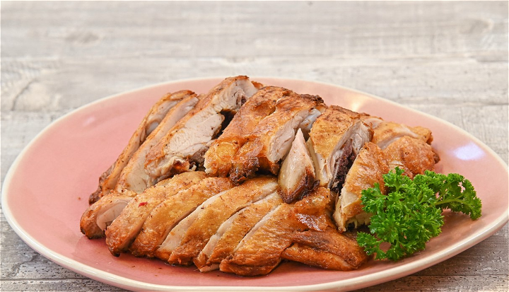  玫瑰豉油鸡全只 Hele kip met rozensiroop alchol en sojasaus 