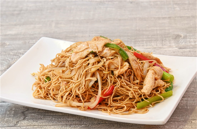 鸡丝炒面/河粉 kipfilet met bami/hofan 