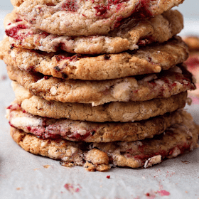 Raspberry and white chocolate cookie