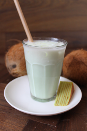 Iced coconut milk pandan latte 