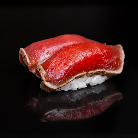 Tuna tataki nigiri