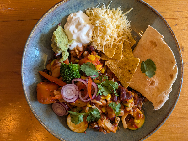 Mexicaanse chili met gebakken zalm
