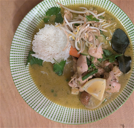 Thaise groene curry met gebakken zalm