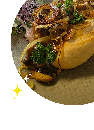 Warm vlees met champignons/ ui en satésaus