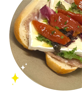 Brie met zongedroogde tomaat en salami
