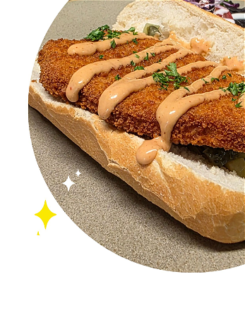 Kipschnitzel met pikante saus en augurk
