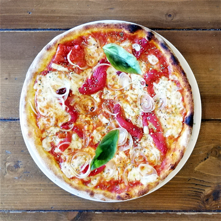 Pizza peperonata