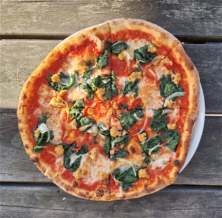 Pizza con salsiccia merguez