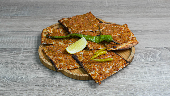 Etli Ekmek (Pide met gehakt)