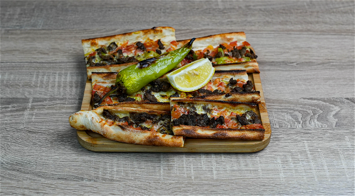 Shoarma, Kasar, domates, biberli pide
