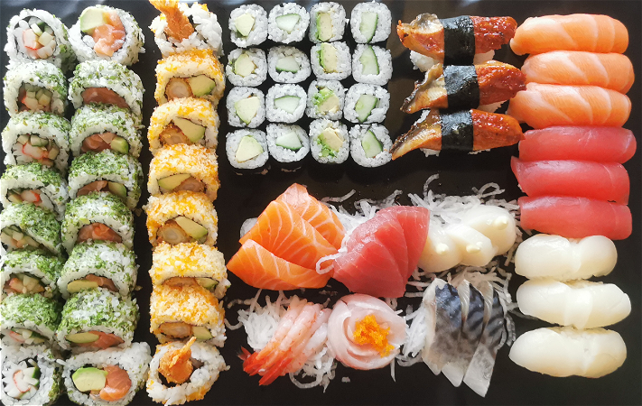 Sushi Sashimi mix (voor 3 personen)(70stuk)