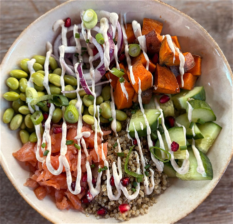 Bowl met gerookte zalm