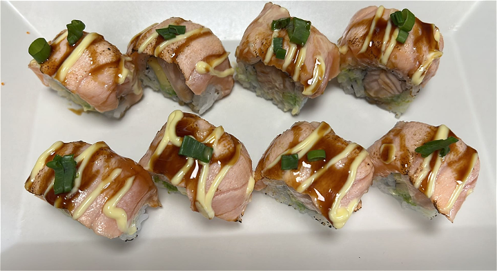 Flamed ebi salmon roll