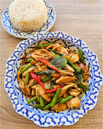 Pad Bai Krapauw Kai