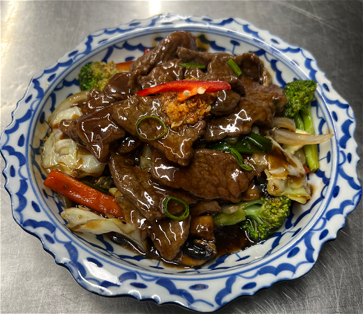 Pad Kratiem Prik Thai Beef