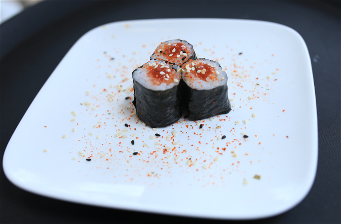 Spicy sake hosomaki/pittige zalm