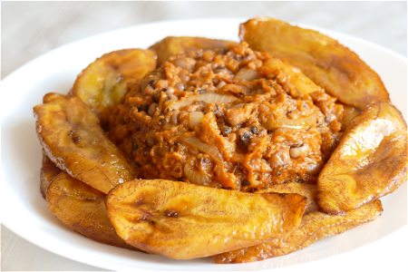 Bakbanaan met bonen, vegetarisch