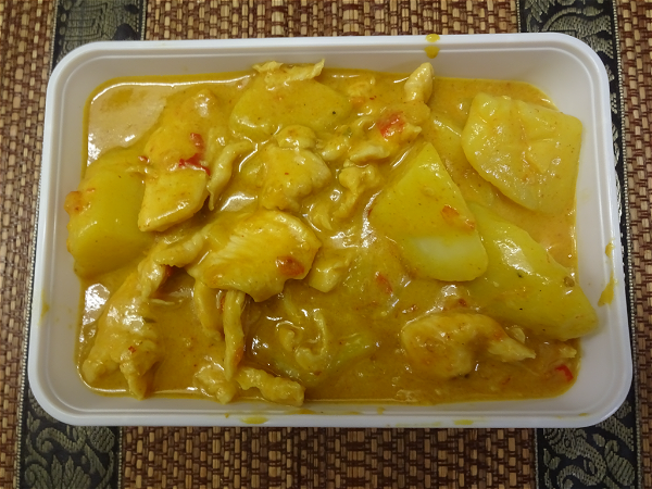 CHICKEN yellow curry