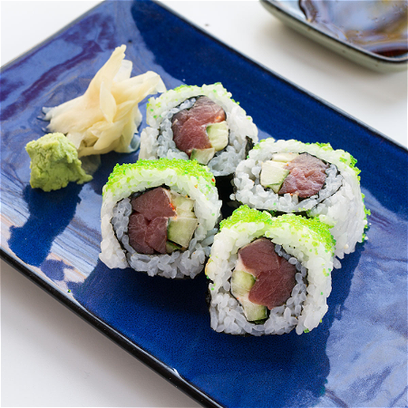 Inside out roll spicy tuna