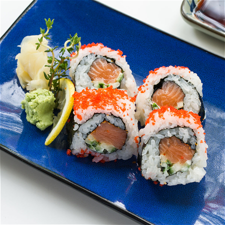 Inside out roll spicy salmon