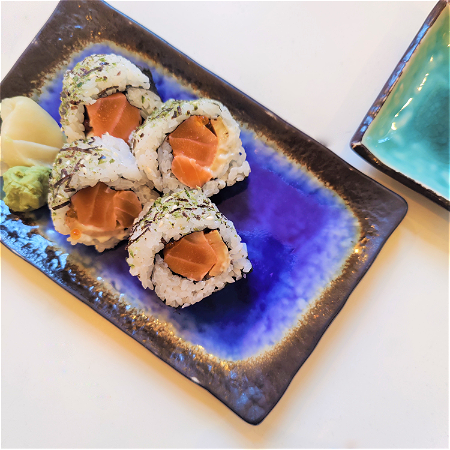 Inside out roll salmon royal