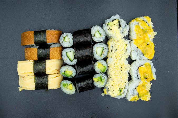 Sushi box 12