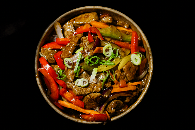 Warme Pokebowl met black pepper beef