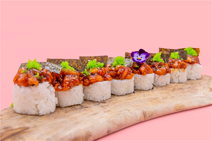 Salmon Tartare Roll