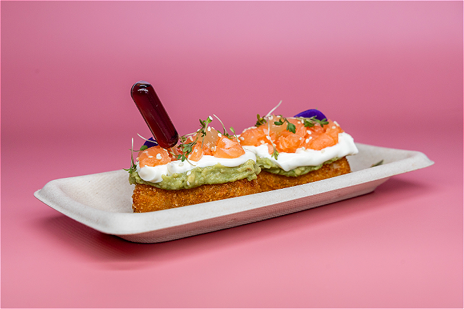 Rice cracker met zalm tartare 