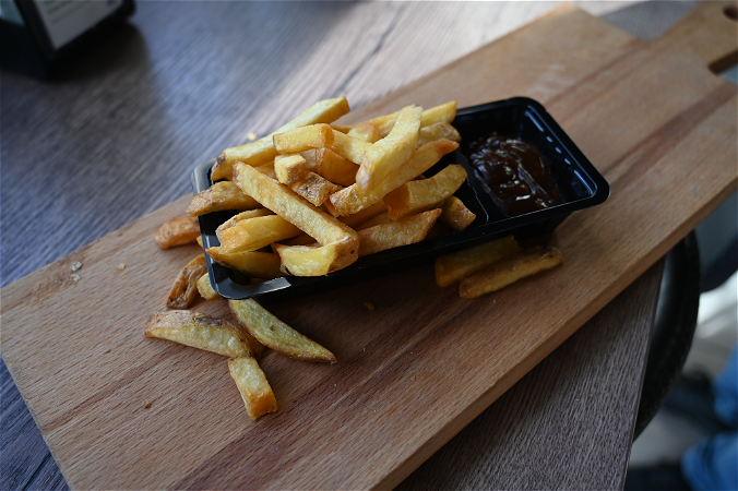 Friet met curry
