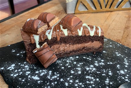 Kinder Bueno Cake