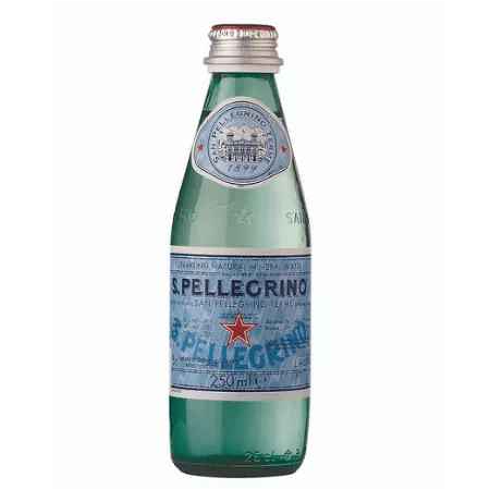 San Pellegrino licht sprankelend  natuurlijk mineraalwater 