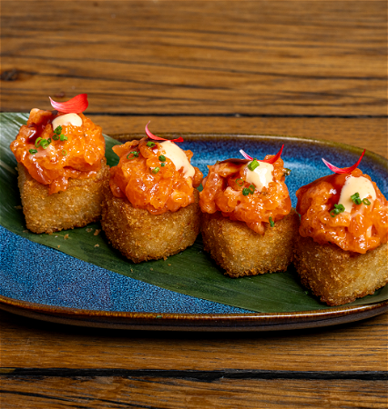 CRISPY RICE BITES SALMON (4 PCS)