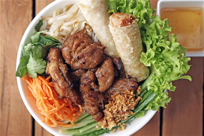 BUN GA NUONG | Chicken salad bowl