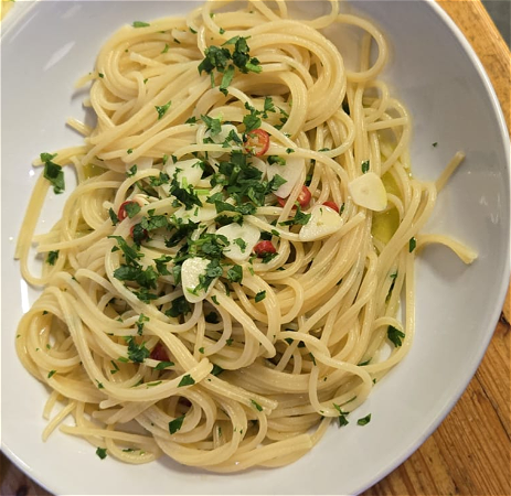 Spaghetti aglio olio e peperoncino
